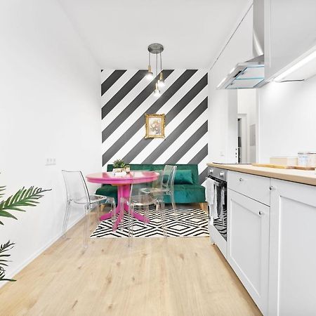 Apartments Direkt Am Staatstheater,Modern,Zentral,Ruhig,2 Zimmer,Netflix,Privatparkplatz Auf Dem Hof Cottbus Luaran gambar