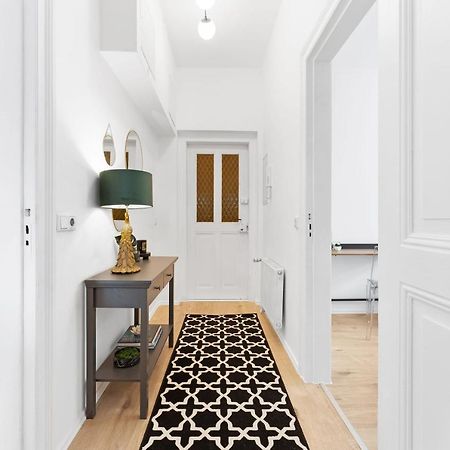 Apartments Direkt Am Staatstheater,Modern,Zentral,Ruhig,2 Zimmer,Netflix,Privatparkplatz Auf Dem Hof Cottbus Luaran gambar